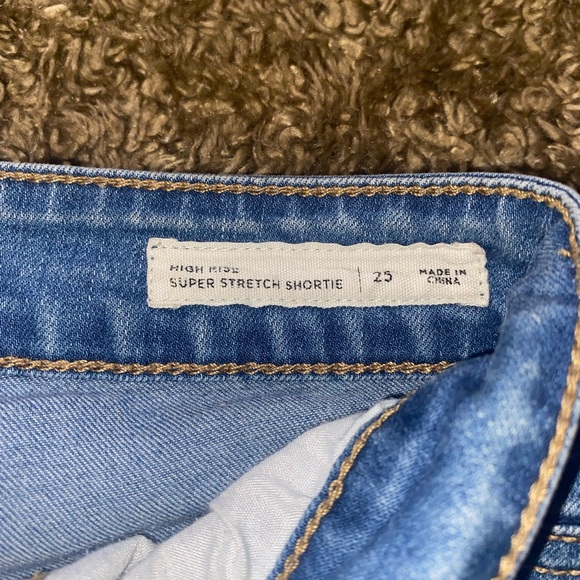 Pacsun Denim high rise SUPER STRETCH SHORTIE - Picture 3 of 4